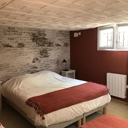 Prázdninový dům Avec Piscine A 80 M De La *