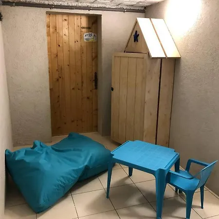 Avec Piscine A 80 M De La *