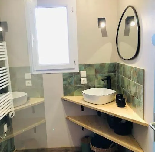 Prázdninový dům Avec Piscine A 80 M De La *